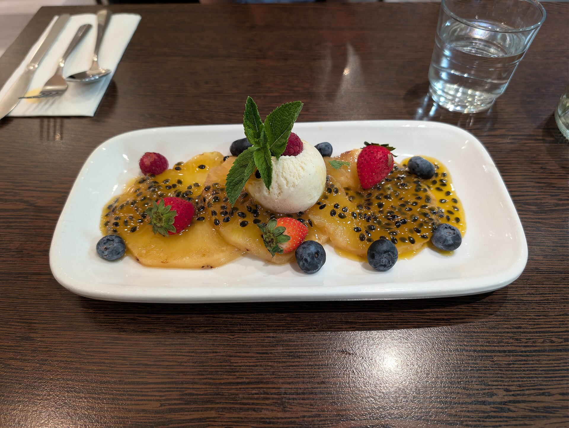 Ananassorbet – fruchtig-frisch mit einem Schuss weißem Rum