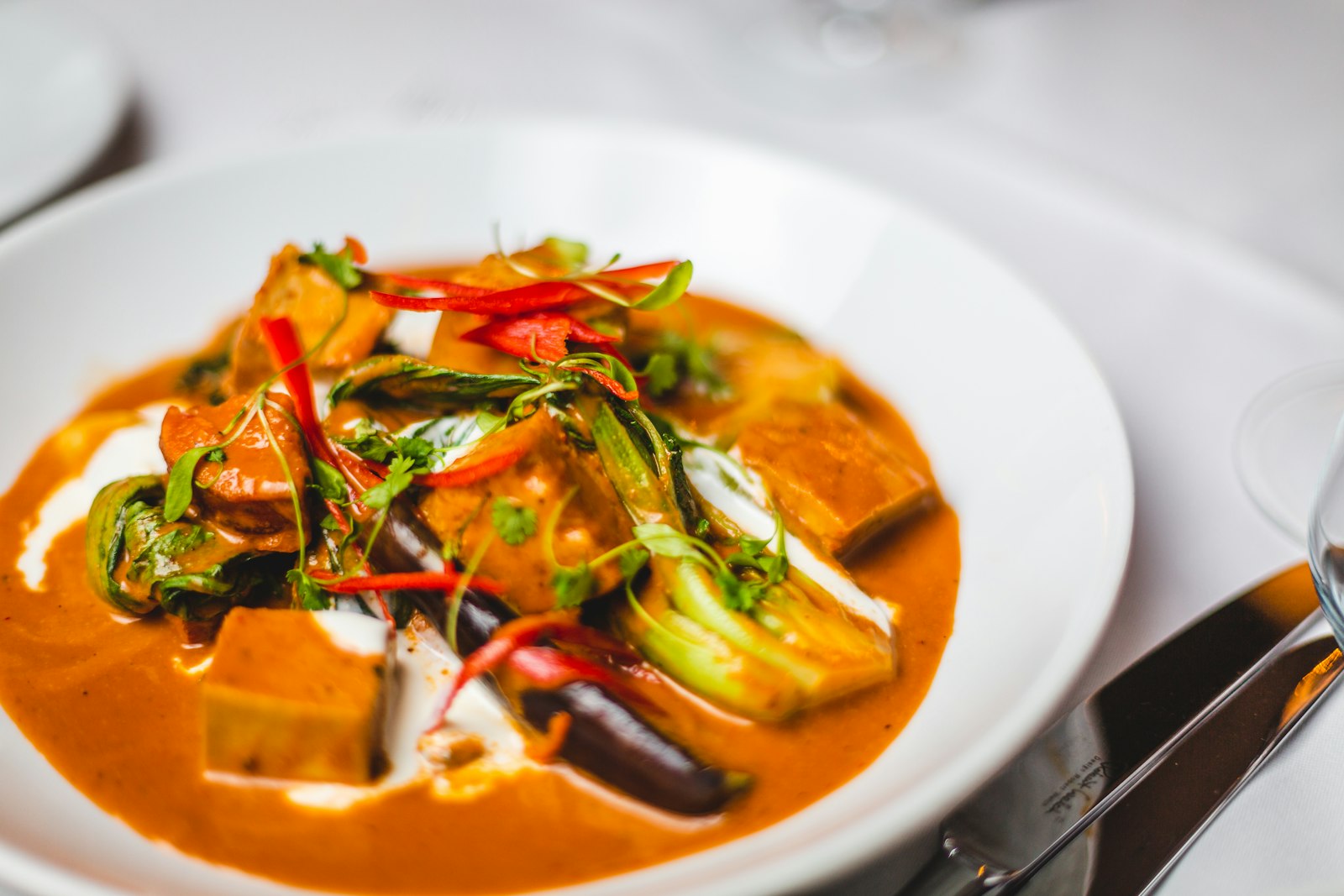 Auberginen-Cashew-Curry – cremig, vegan und voller Aroma