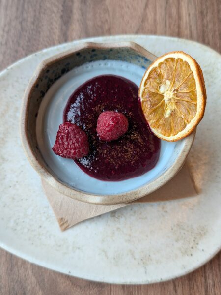 Buttermilchgelee mit Vanille, Zitrus & Honig – frisches Dessert