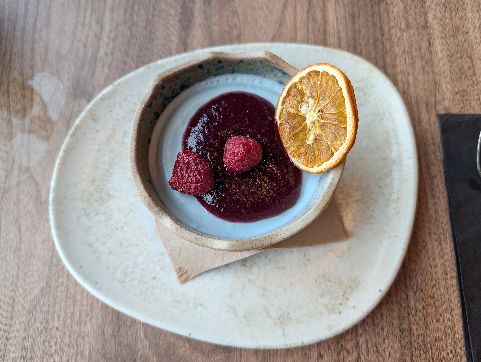 Buttermilchgelee mit Vanille, Zitrus & Honig – frisches Dessert