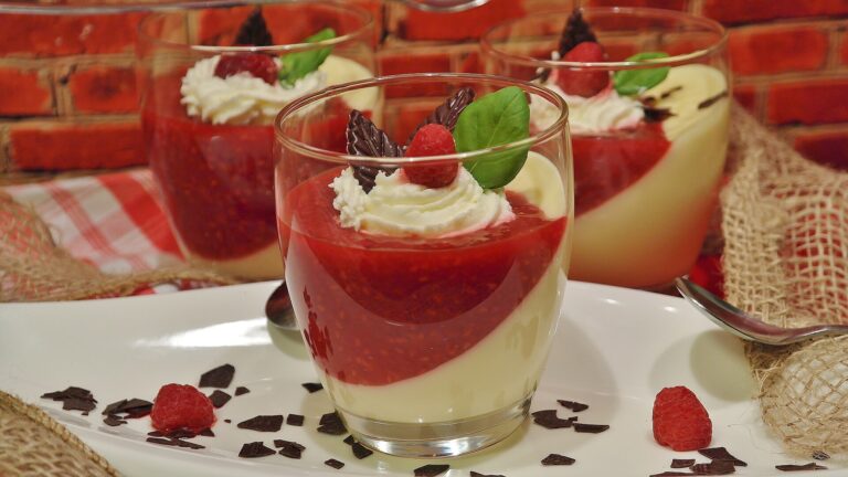 Buttermilchmousse mit Zitrone – leicht und erfrischend