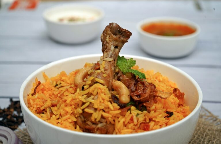 Chicken Biryani – pakistanisch, aromatisch und in Schichten gegart