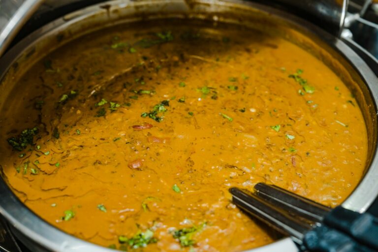 Dal Makhani – cremige schwarze Linsen wie im Dhaba