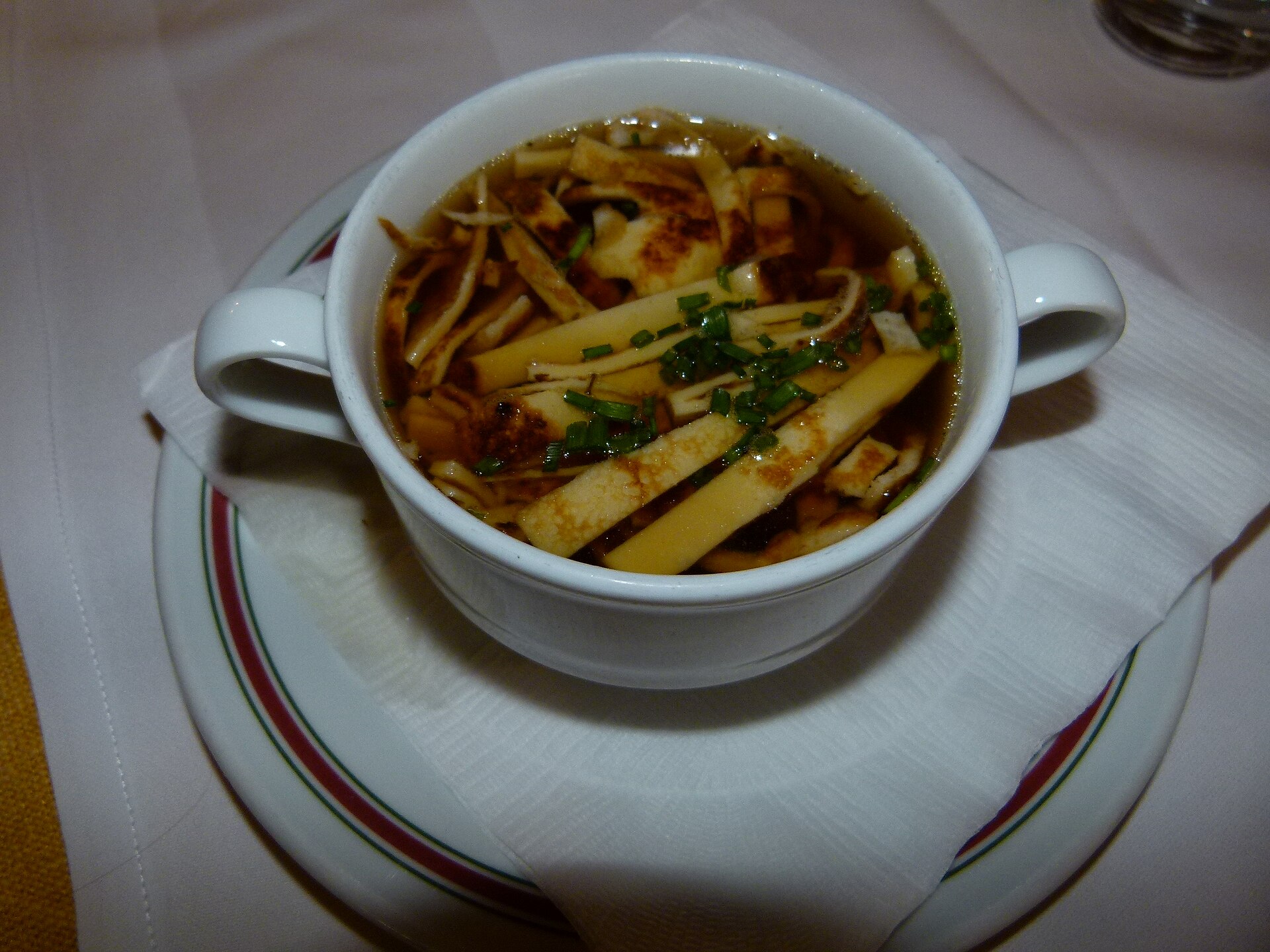 Flädle – schwäbische Pfannkuchenstreifen für die Suppe