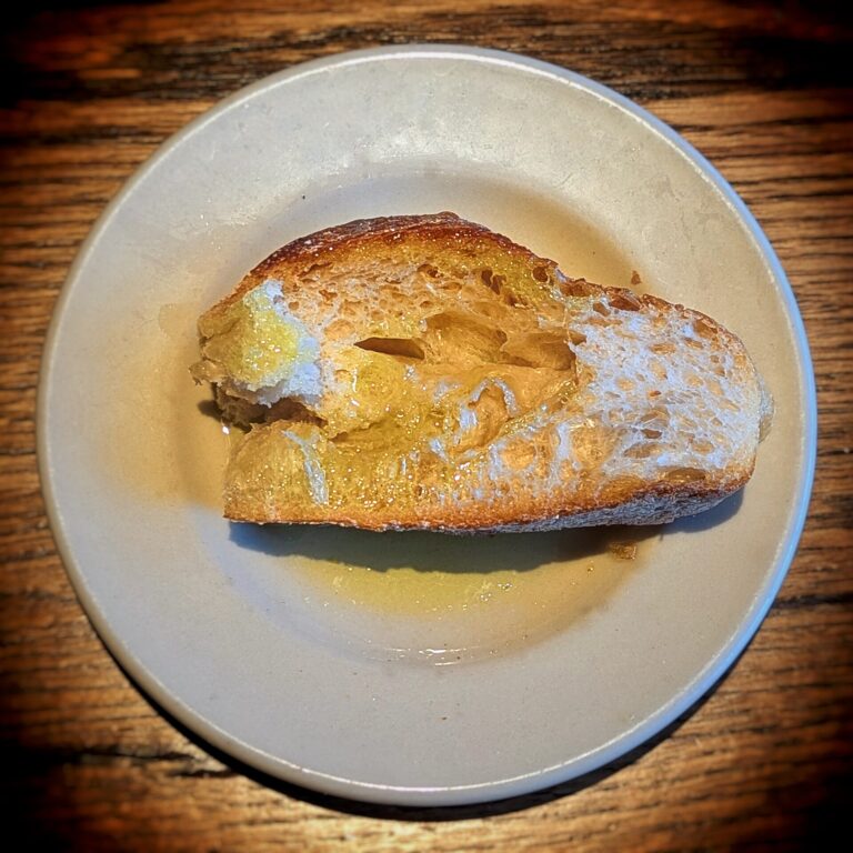 Gebackenes Olivenbrot – knusprig in Olivenöl gebraten