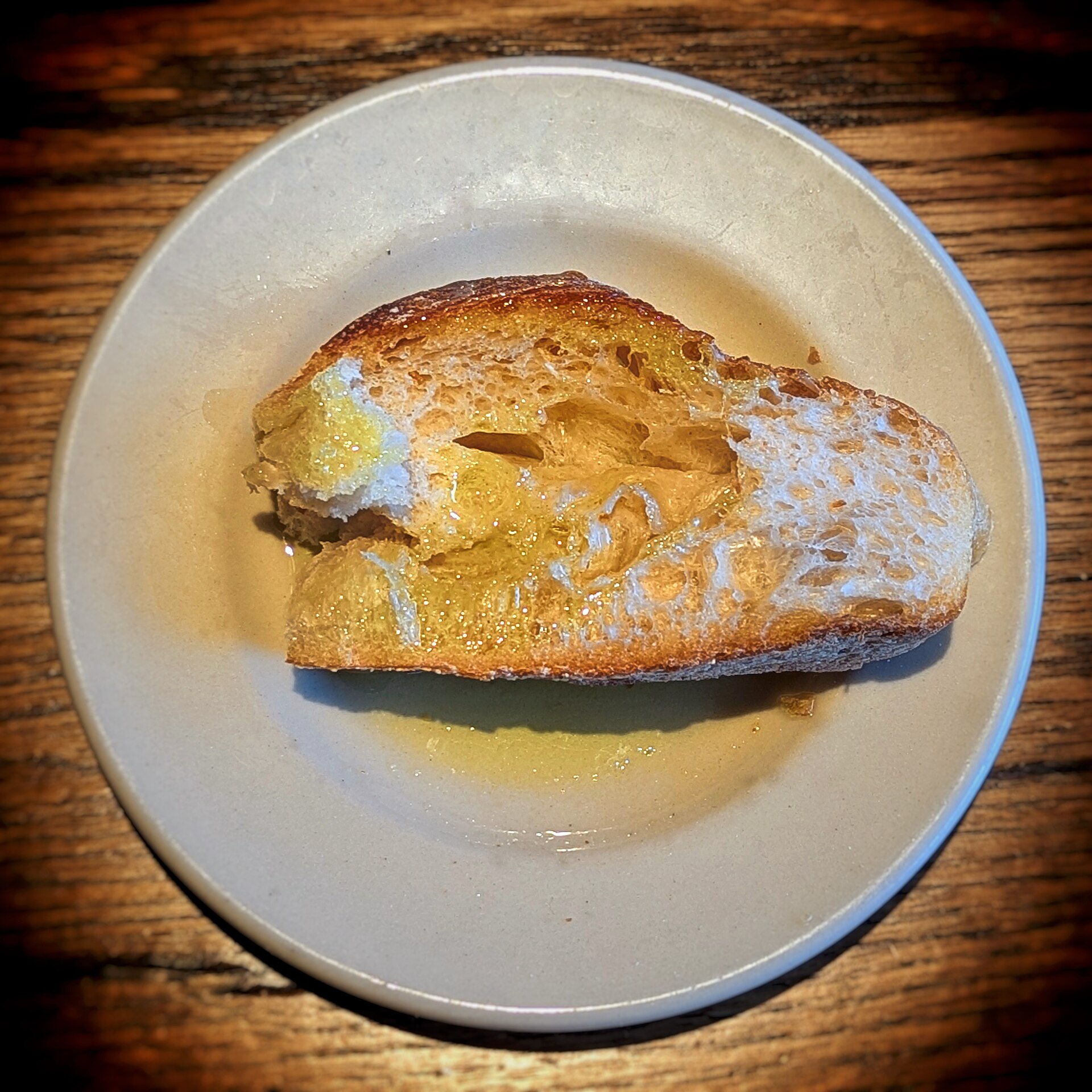 Gebackenes Olivenbrot – knusprig in Olivenöl gebraten