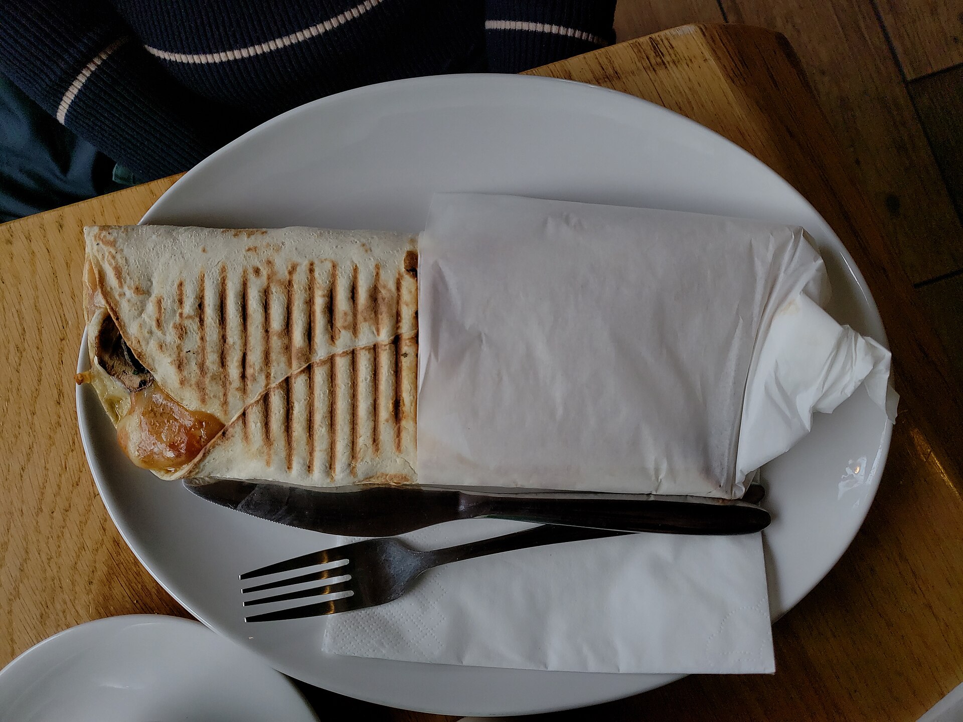 Gemüse-Wraps mit Sauerrahm – schnell, bunt und vegetarisch