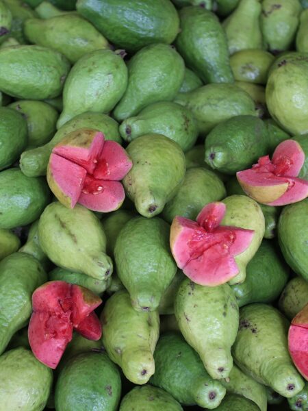 Guavensorbet mit Limette & weißem Rum – exotisch erfrischend