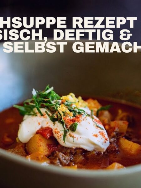 Gulaschsuppe mit Rindfleisch, Paprika und Kartoffeln