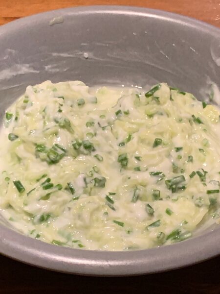 Gurkenkaltschale mit Joghurt und Dill – in 10 Minuten
