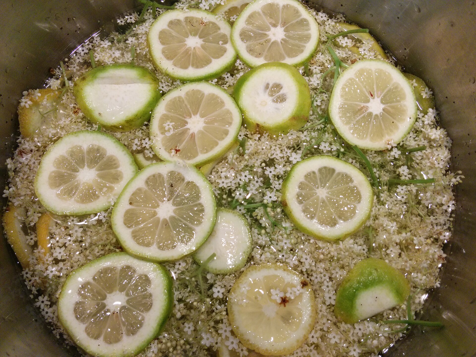 Holunderblütensirup selber machen – das Grundrezept