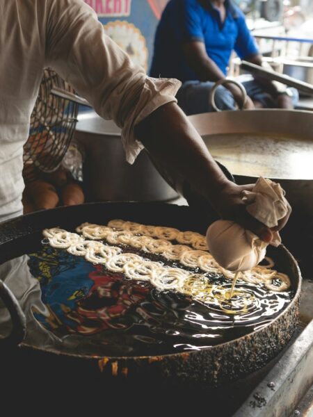 Jalebi – knusprige Sirup-Spiralen selbst gemacht