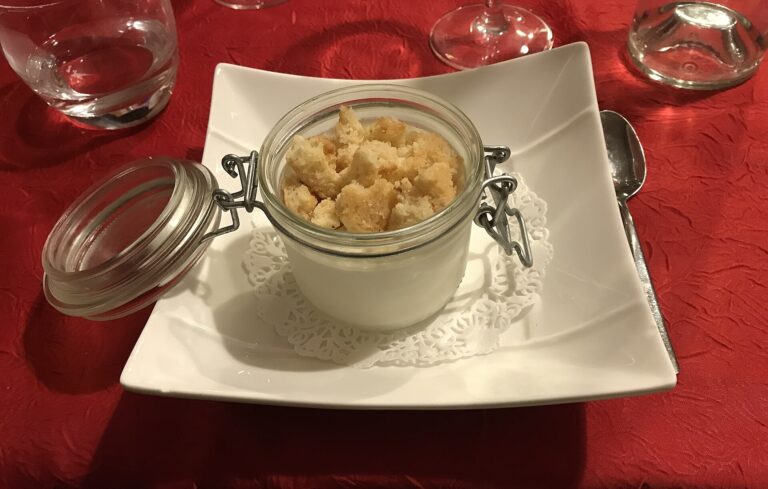 Joghurtschaum – luftiges Dessert aus der Savarinform