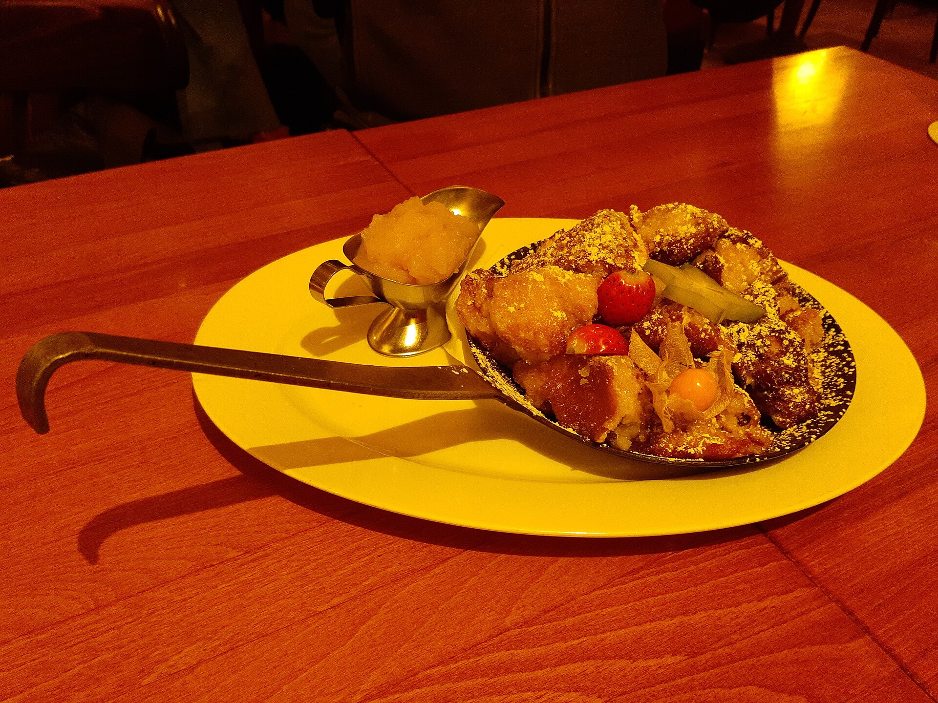Kaiserschmarrn – fluffig mit Rumrosinen & Mandeln