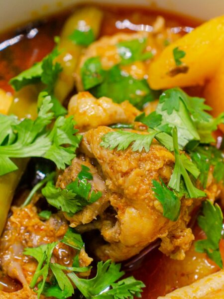 Kashmiri Dum Aloo – Babykartoffeln in würziger Joghurtsauce