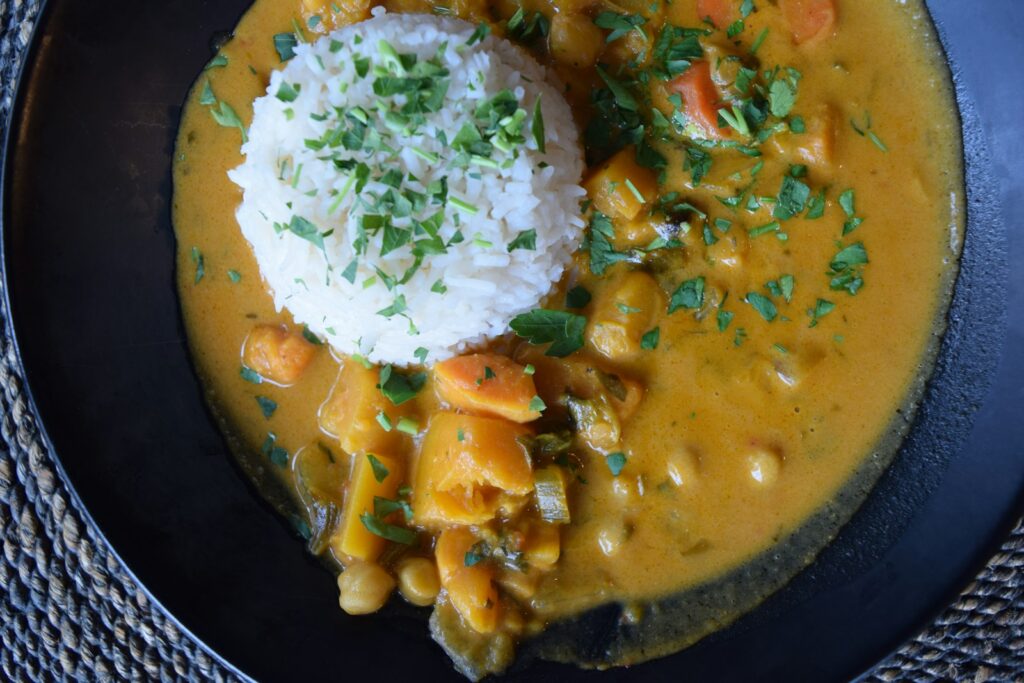 Kichererbsen-Kokos-Curry mit Spinat – vegan in 30 Minuten