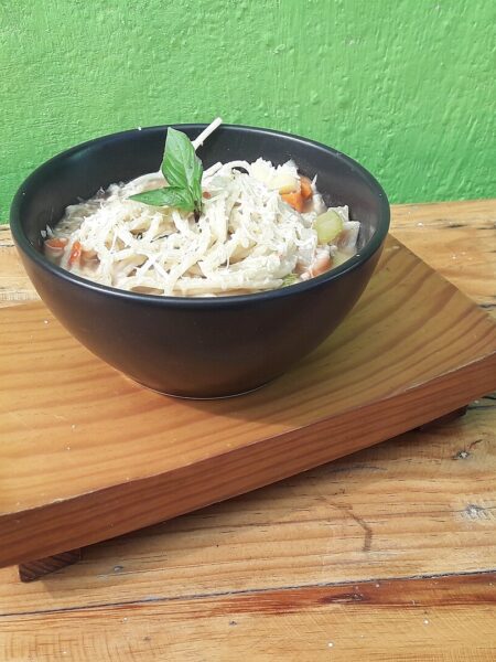 Kichererbsen-Minestrone – herzhafte Gemüsesuppe mit Tomate