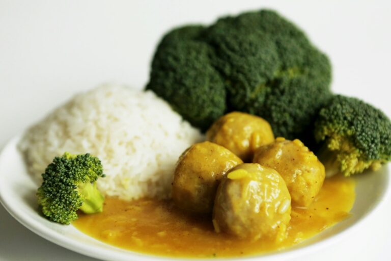 Kofta Aloo Salan – Hackbällchen-Curry mit Kartoffeln