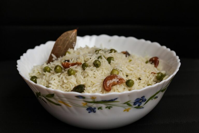 Matar Pulao – Erbsen-Reis mit Kurkuma und ganzen Gewürzen