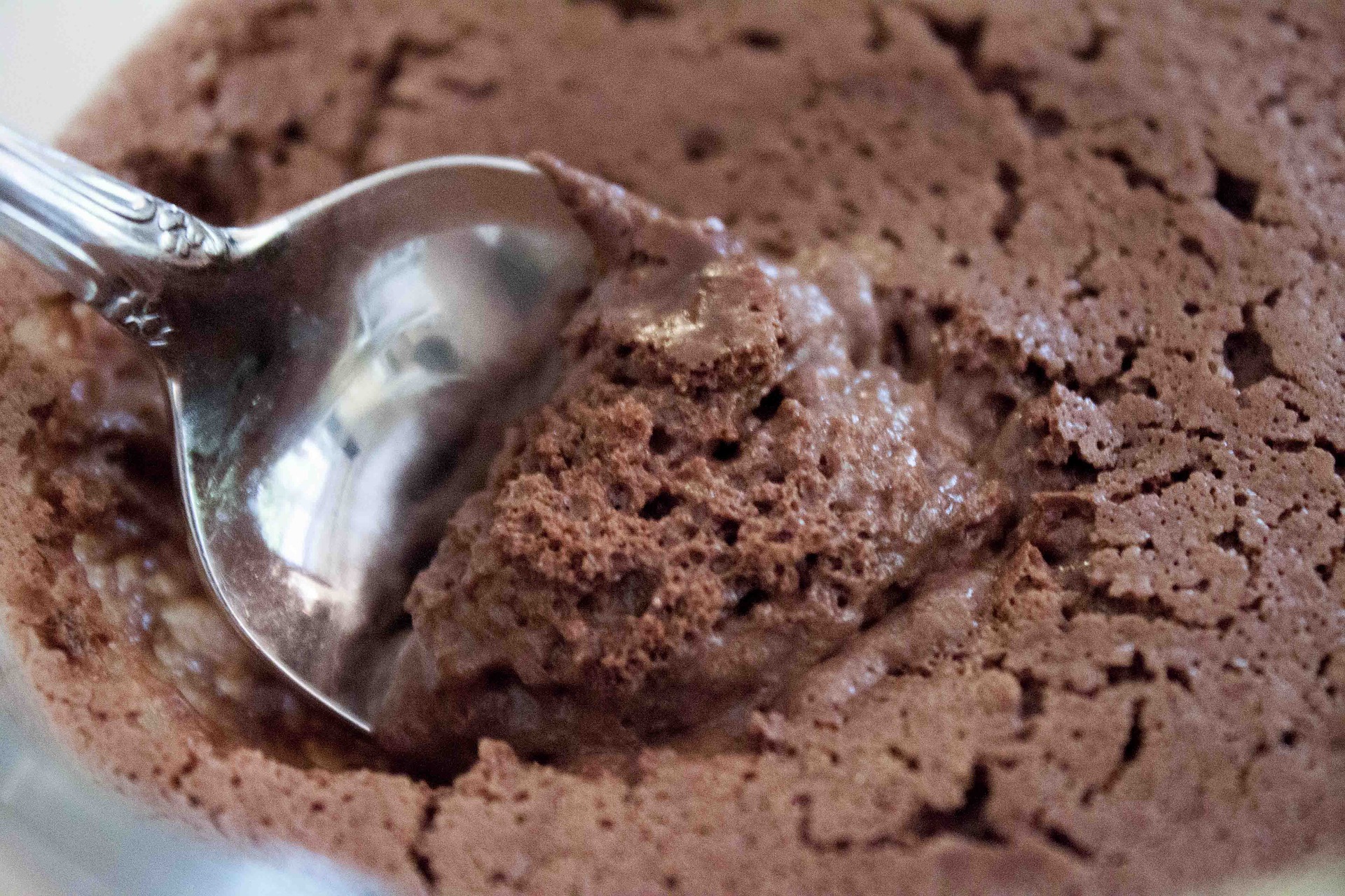 Mousse au chocolat – dunkel & weiß, das Profi-Rezept