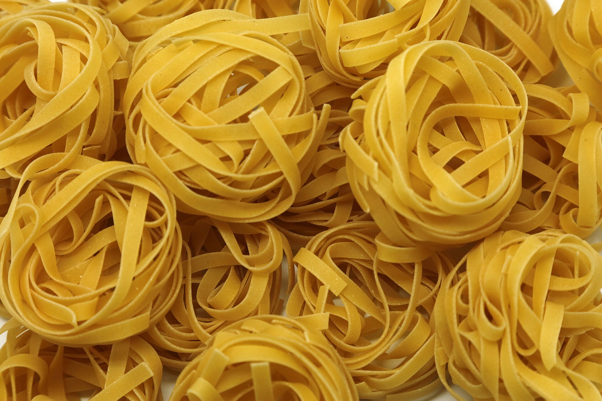 Nudelteig mit Eigelb – Grundrezept für Pasta wie vom Profi
