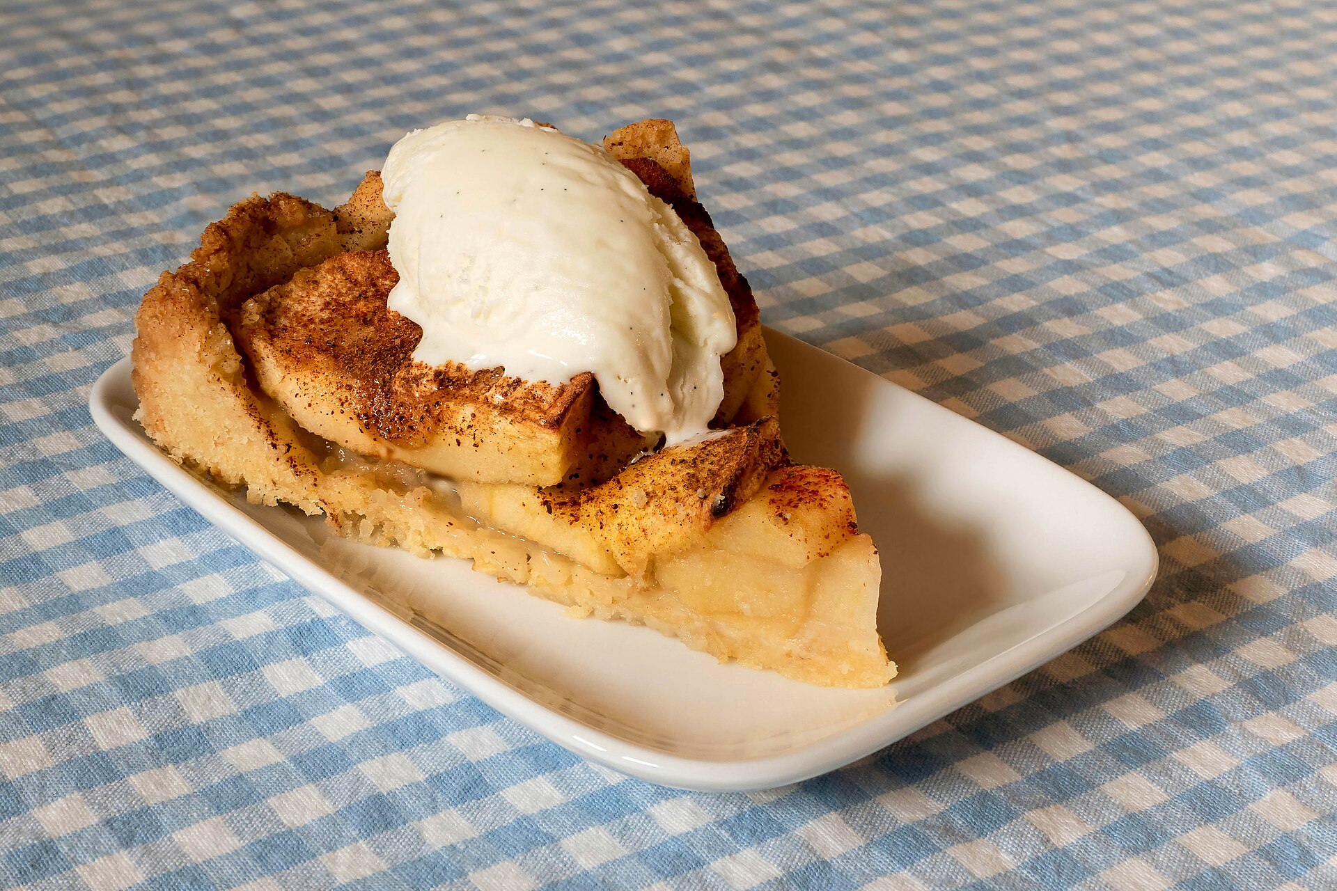 Obstkuchen mit luftigem Rührteig – mit Äpfeln oder Kirschen