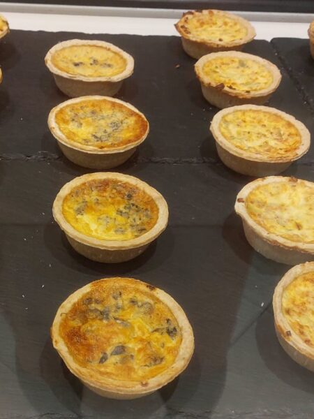 Oliven-Frischkäse-Tartelettes mit Thymian – herzhaftes Fingerfood