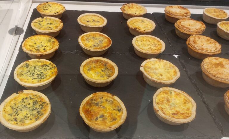 Oliven-Frischkäse-Tartelettes mit Thymian – herzhaftes Fingerfood