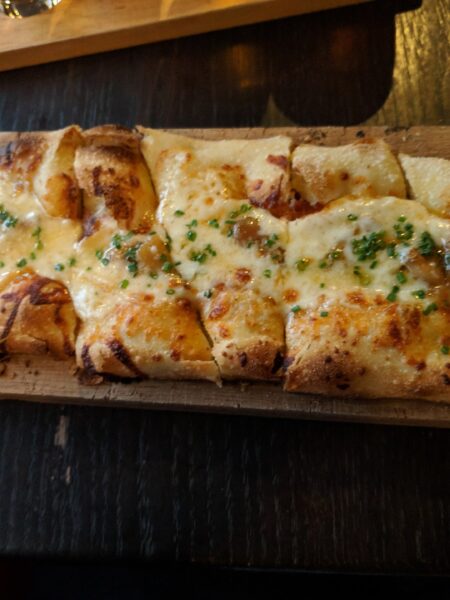 Pizzateig mit Olivenöl – schnell, knusprig & einfach