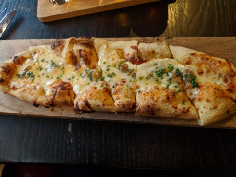Pizzateig mit Olivenöl – schnell, knusprig & einfach