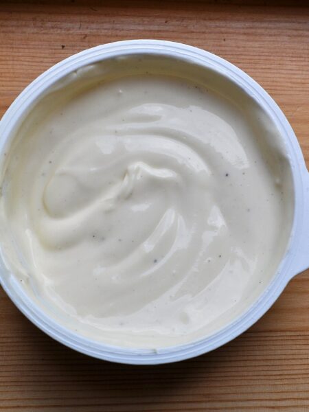 Quarkcreme mit Eigelb & Sahne – luftiges Dessert zum Vorbereiten