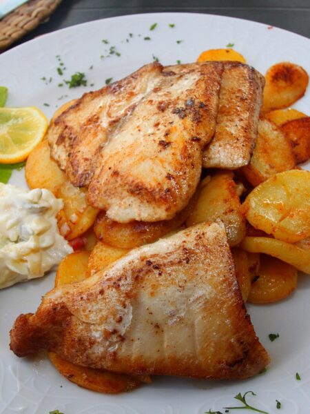 Remoulade selber machen – mit Essiggurken, Kapern & Schnittlauch