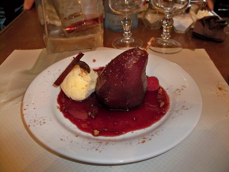 Rotwein-Apfel-Mousseline mit Portweinreduktion