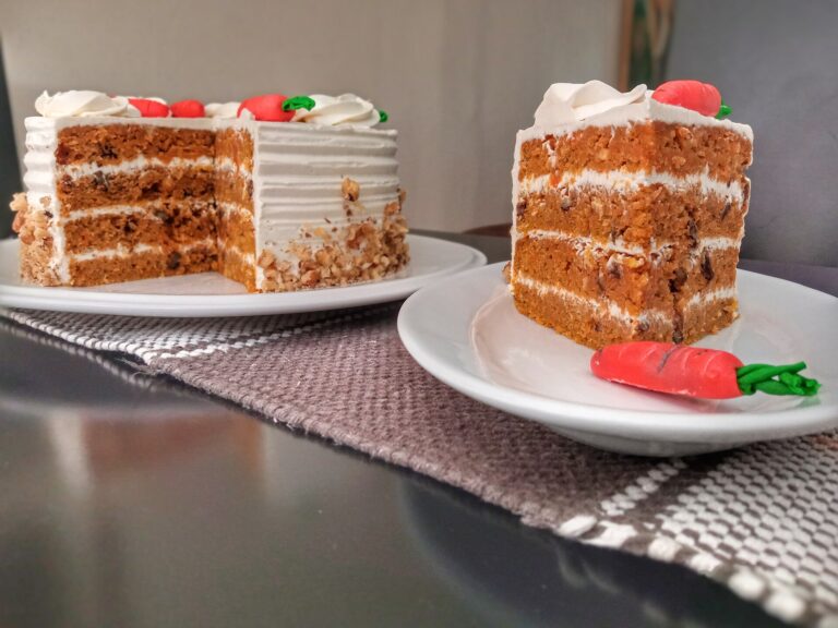 Rüblitorte – saftige Karottentorte mit Mandeln und Zitronenglasur