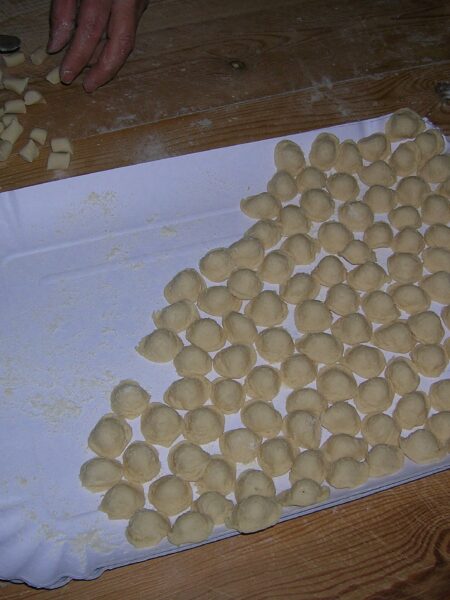 Safran-Orecchiette selber machen – Nudelteig ohne Ei