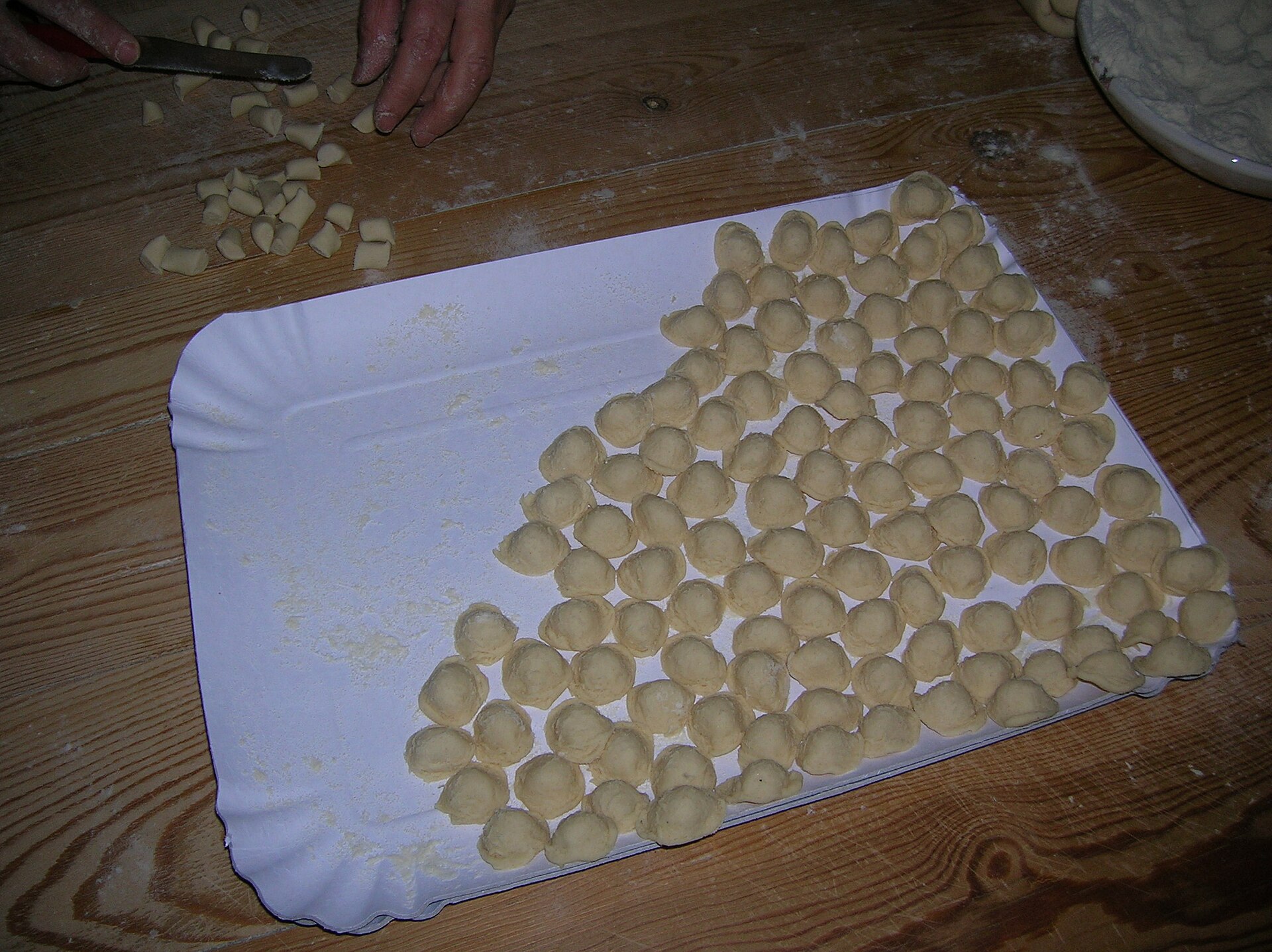 Safran-Orecchiette selber machen – Nudelteig ohne Ei