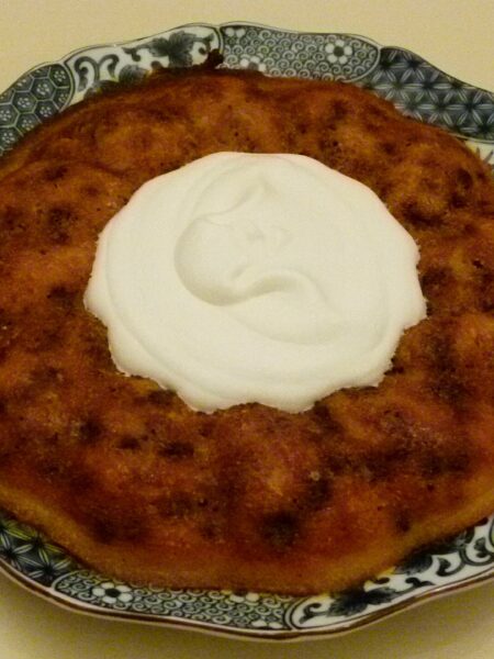 Savarin – Hefe-Ringkuchen mit Rumsirup getränkt