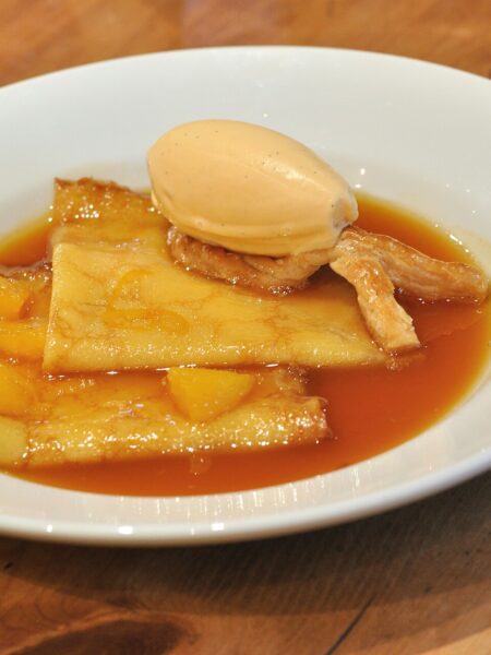 Sesam-Ingwer-Crêpes mit Orangen-Karamell-Glasur