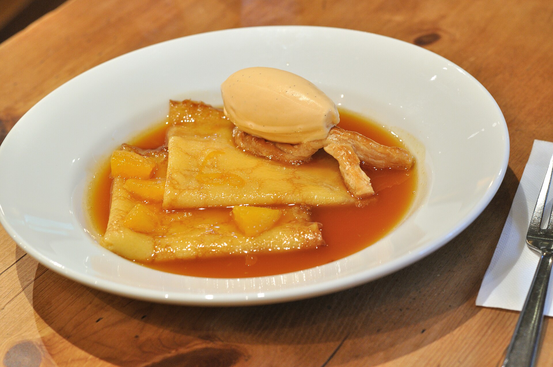 Sesam-Ingwer-Crêpes mit Orangen-Karamell-Glasur