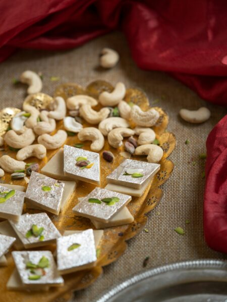Sooji Halwa – Grießhalwa mit Ghee, Kardamom und Nüssen