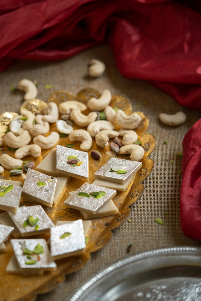 Sooji Halwa – Grießhalwa mit Ghee, Kardamom und Nüssen