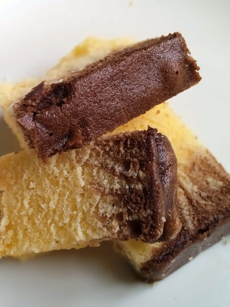Spanische Vanille – saftiger Marzipankuchen mit Schokolade