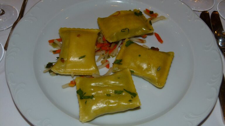 Teig für gebackene Maultaschen – mürbe mit Sauerrahm