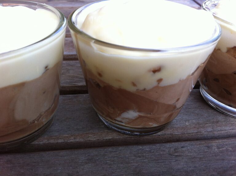 Weiße Schokoladenmousse – luftig und schnittfest