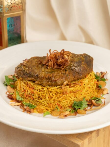 Yakhni Pulao mit Lamm – aromatischer Brühreis aus Pakistan