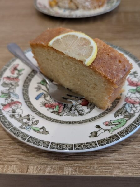 Zitronen-Petit-Fours – Marzipanbiskuit mit Zitronencreme