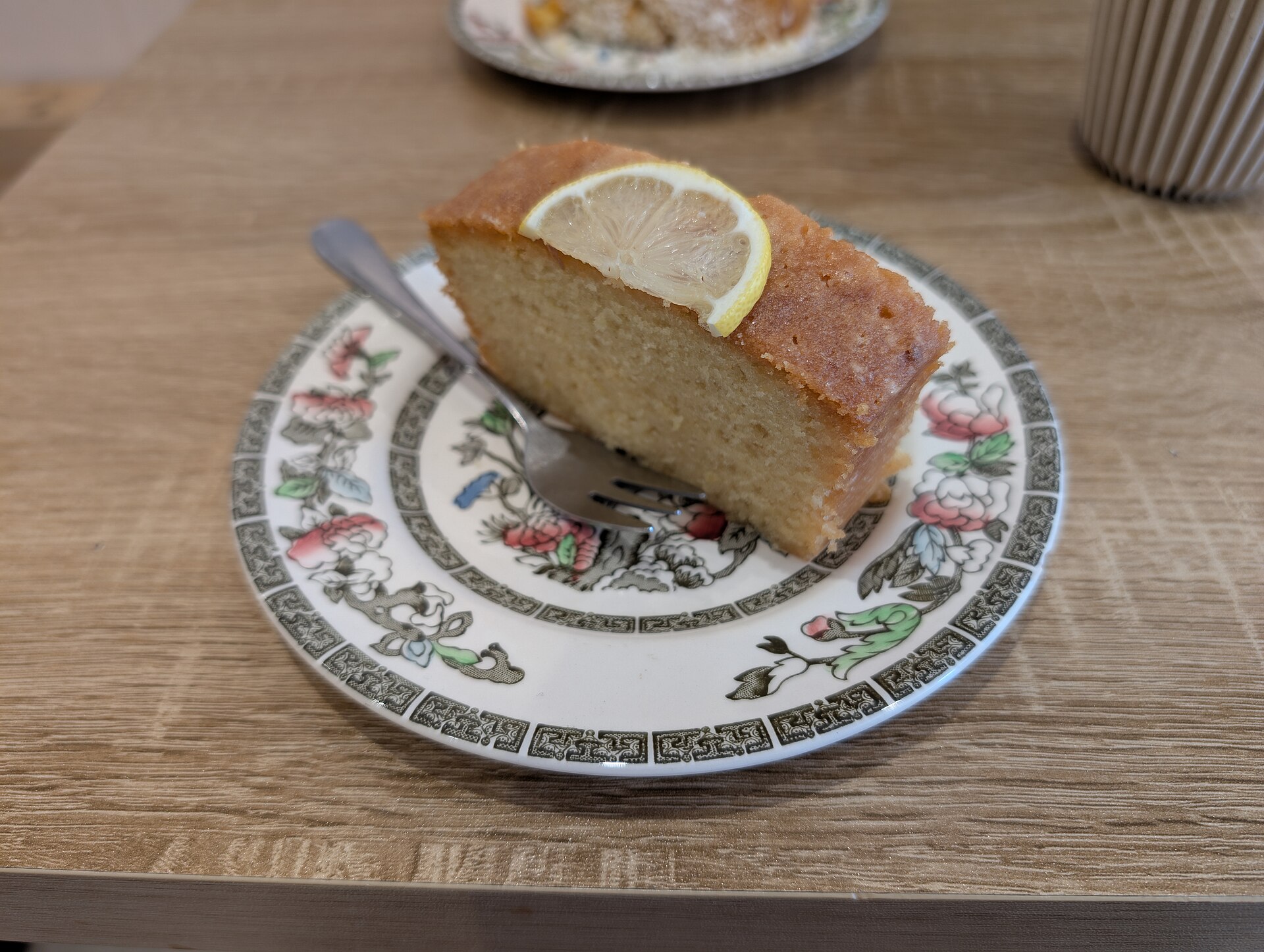 Zitronen-Petit-Fours – Marzipanbiskuit mit Zitronencreme